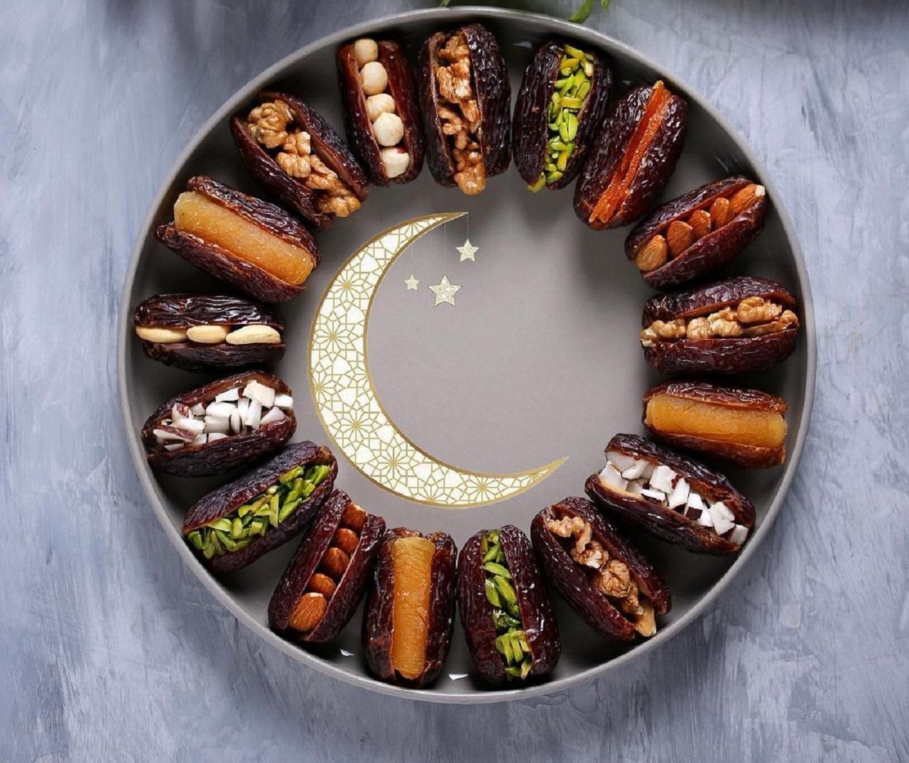 مدل تزیین خرما با مغزیجات 1