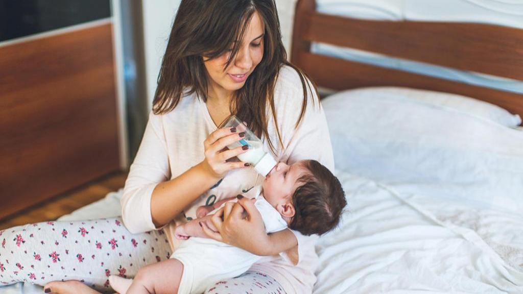 شیردهی و قاعدگی؛ چه زمانی چرخه قاعدگی باز می گردد و آیا بر نوزاد و شیر مادر تاثیرگذار است؟