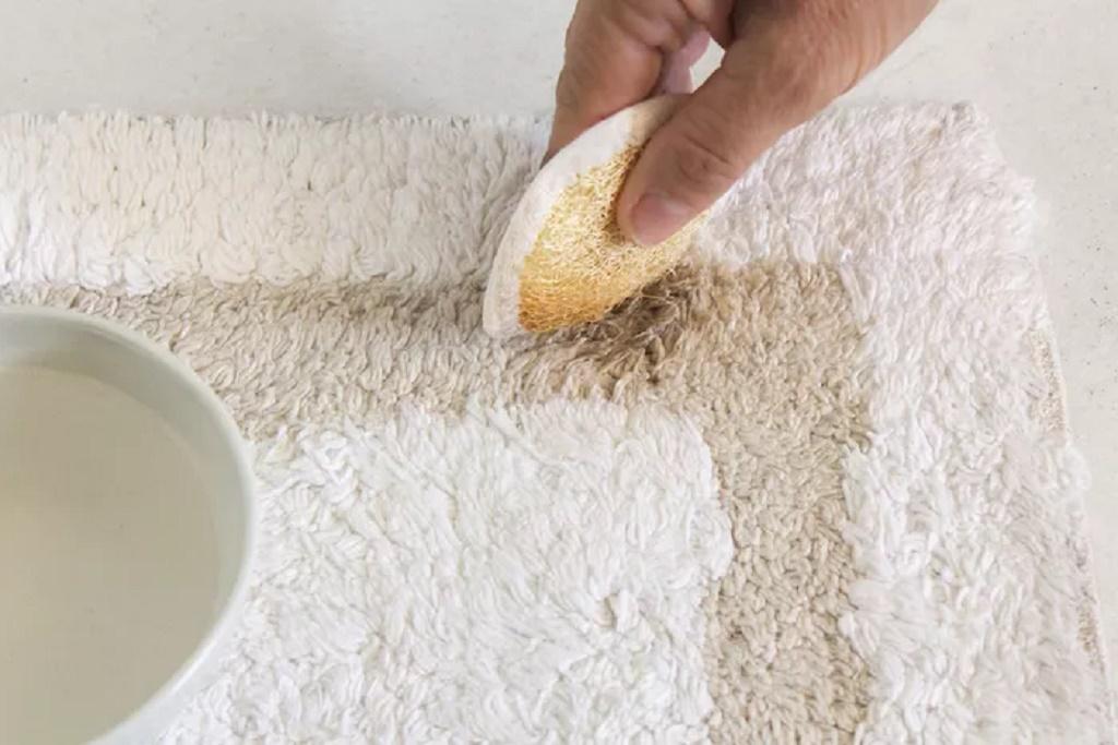 پاک کردن لکه رنگ مو از روی مبل و فرش 2