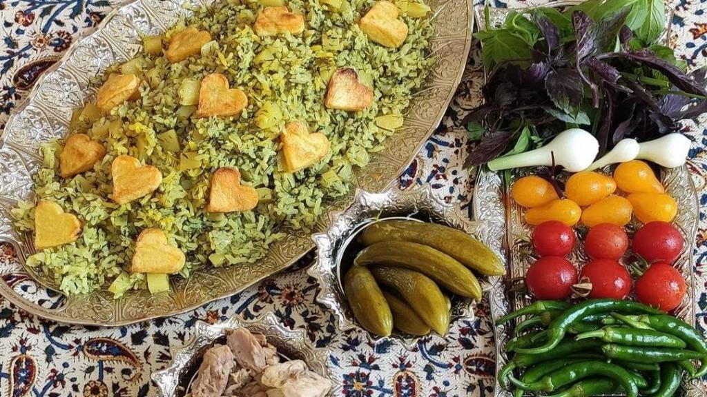 طرز تهیه سیب پلو کرمانشاهی ساده و خوشمزه با شوید و بدون گوشت