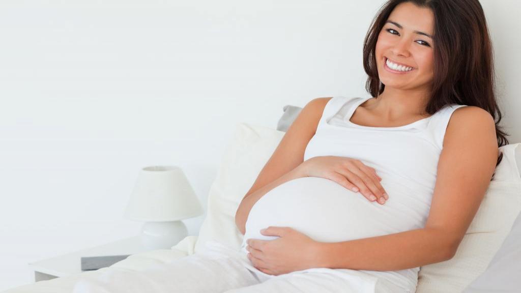علت ترشحات زرد رنگ واژن در بارداری چیست + درمان دارویی آن