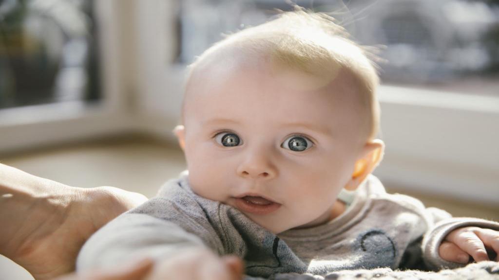 پیش بینی رنگ چشم نوزاد؛ عوامل موثر و زمان ثابت شدن رنگ چشم کودک