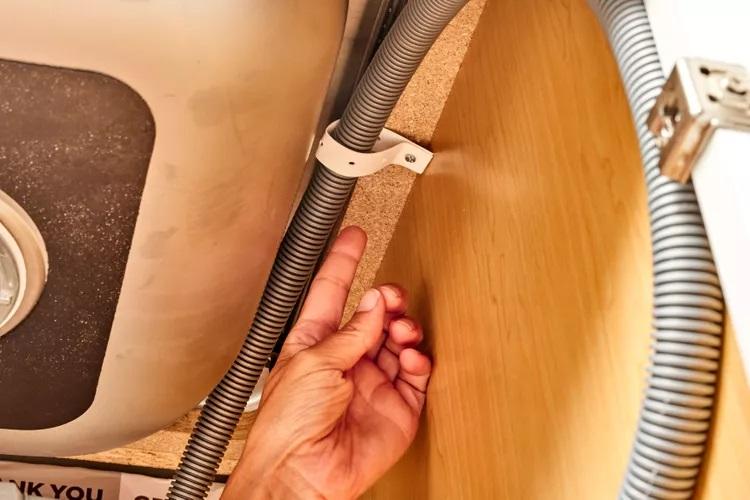 روش نصب صحیح شلنگ تخلیه ماشین ظرفشویی