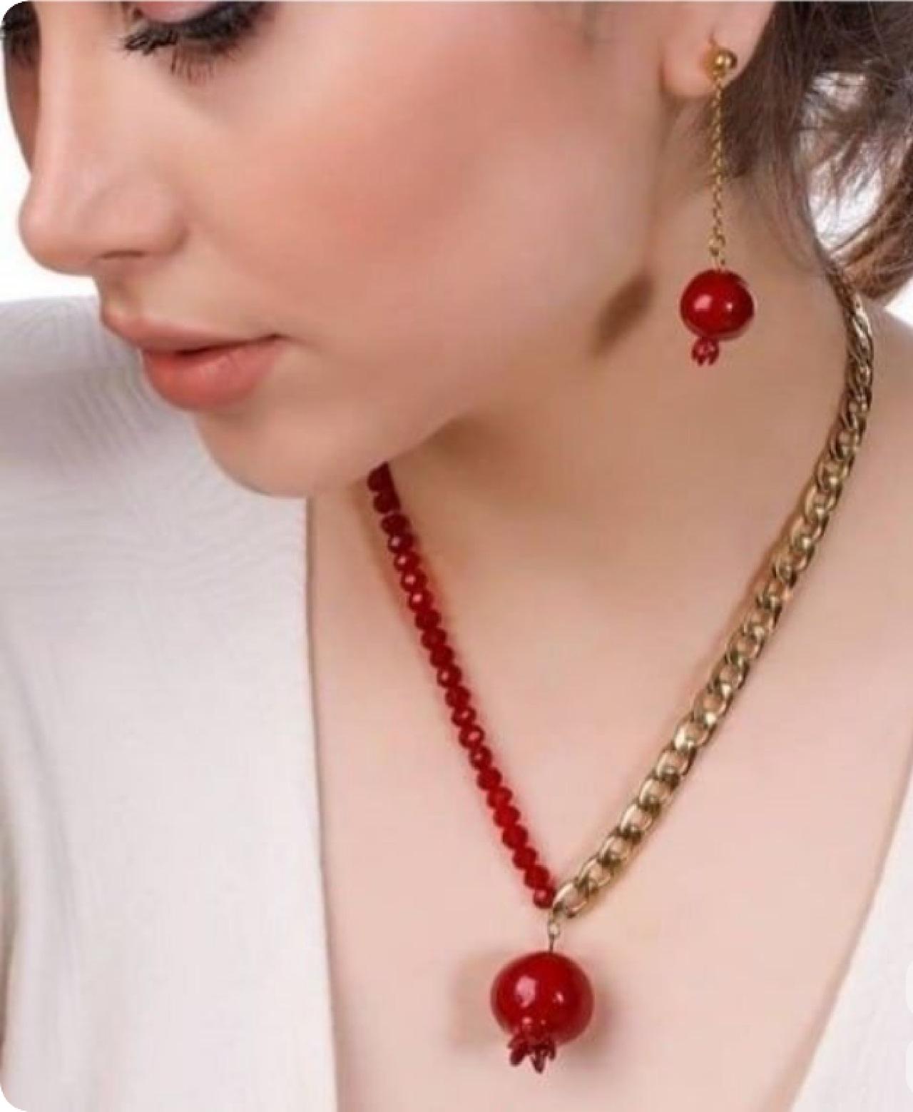 مدل گردنبند و گوشواره با طرح انار برای شب یلدا