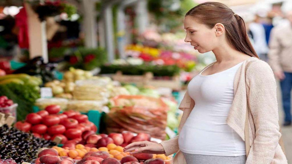 فواید مصرف میوه ها و سبزیجات در دوران بارداری چیست و مقدار مناسب مصرف آن چقدر است؟
