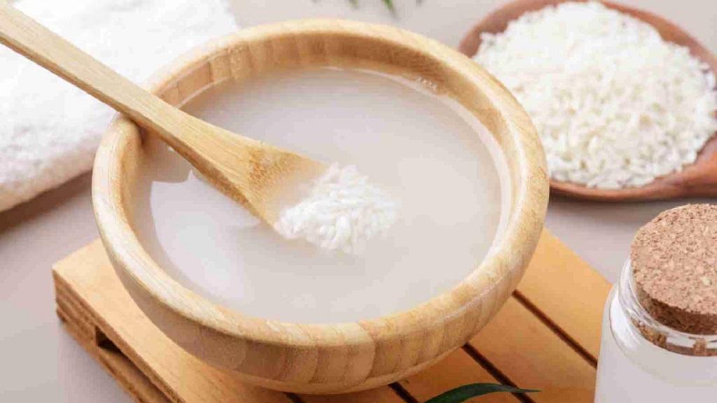 طرز استفاده از تونر آب برنج برای سفیدی پوست