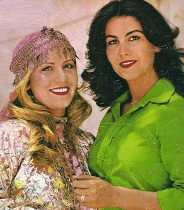 عکس اکرم بنایی در کنار خواهرش 