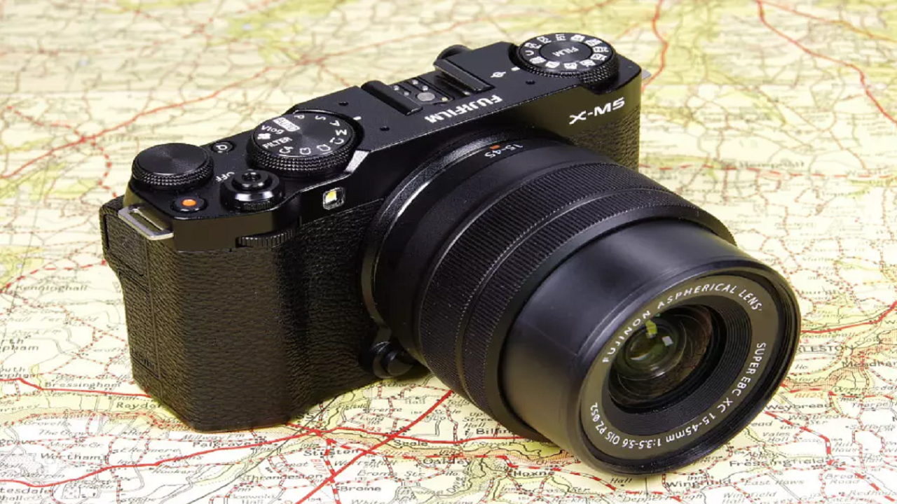 بررسی دوربین فوجی فیلم (Fujifilm X-M5) از نظر فنی و ویژگی های کلیدی