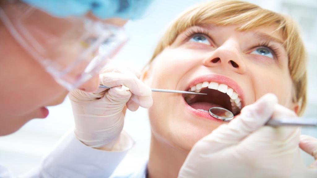 دندان نهفته چیست؛ هزینه، عوارض، درمان و جراحی دندان نهفته