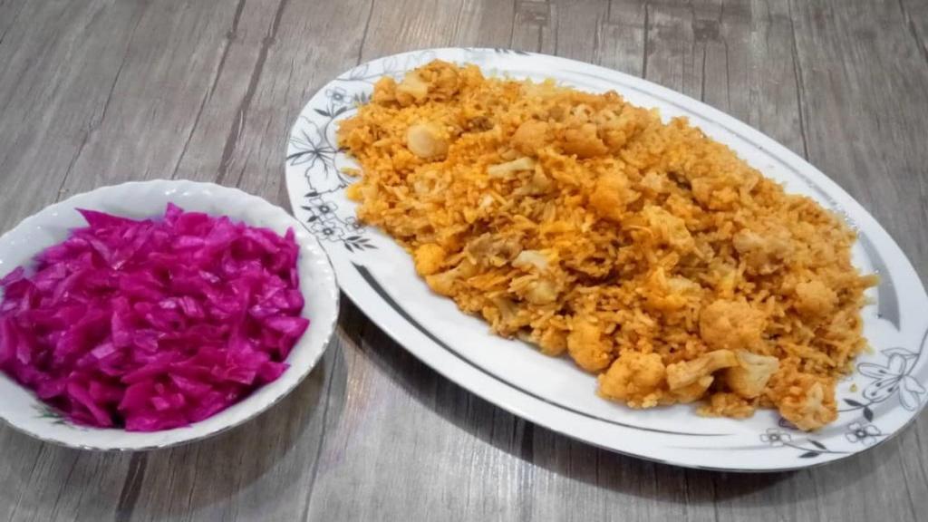 طرز تهیه گل کلم پلو با گوشت مرغ خوشمزه به روش سنتی شیرازی