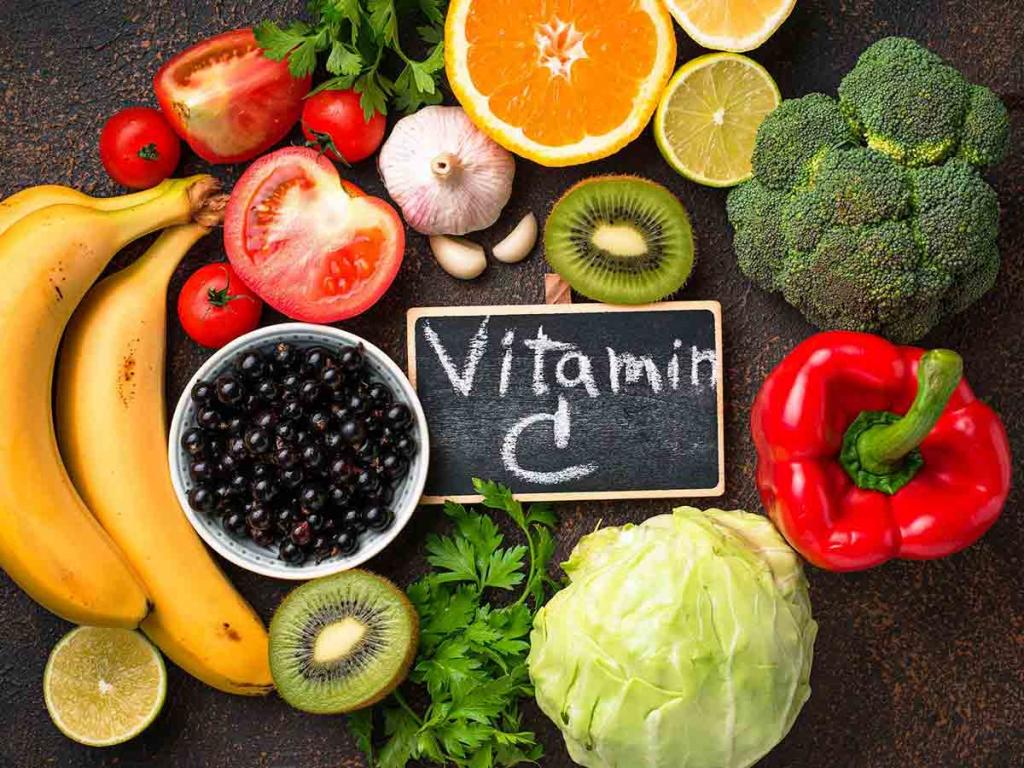 برای زیاد شدن خون قاعدگی چی بخوریم:مواد غذایی غنی از ویتامین C