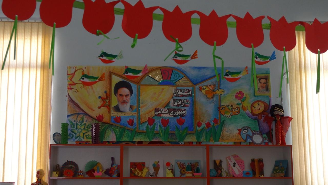 کاردستی دهه فجر برای تزیین کلاس 2