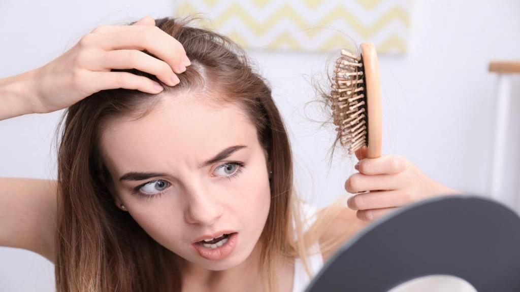درمان ریزش مو در زنان با 4 روش قطعی و جدید