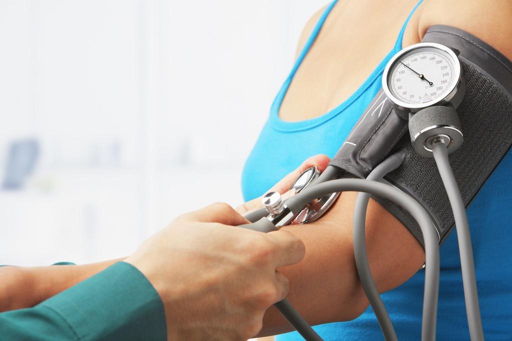 آزمایش های ضروری برای خانم های 40 ساله: فشار خون