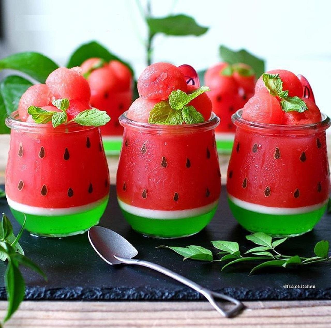 مدل ژله لیوانی هندوانه ای برای شب یلدا 1