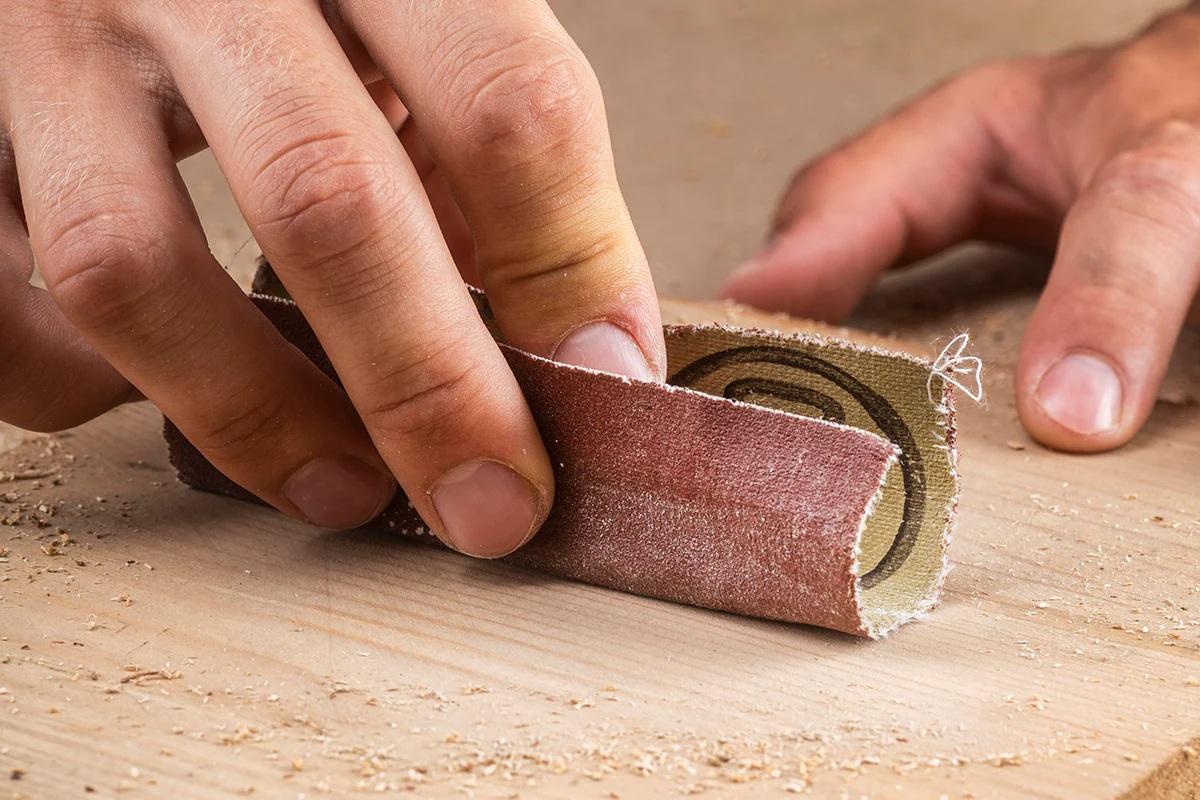 نحوه از بین بردن لکه&zwnj;های عمیق از روی روکش چوب