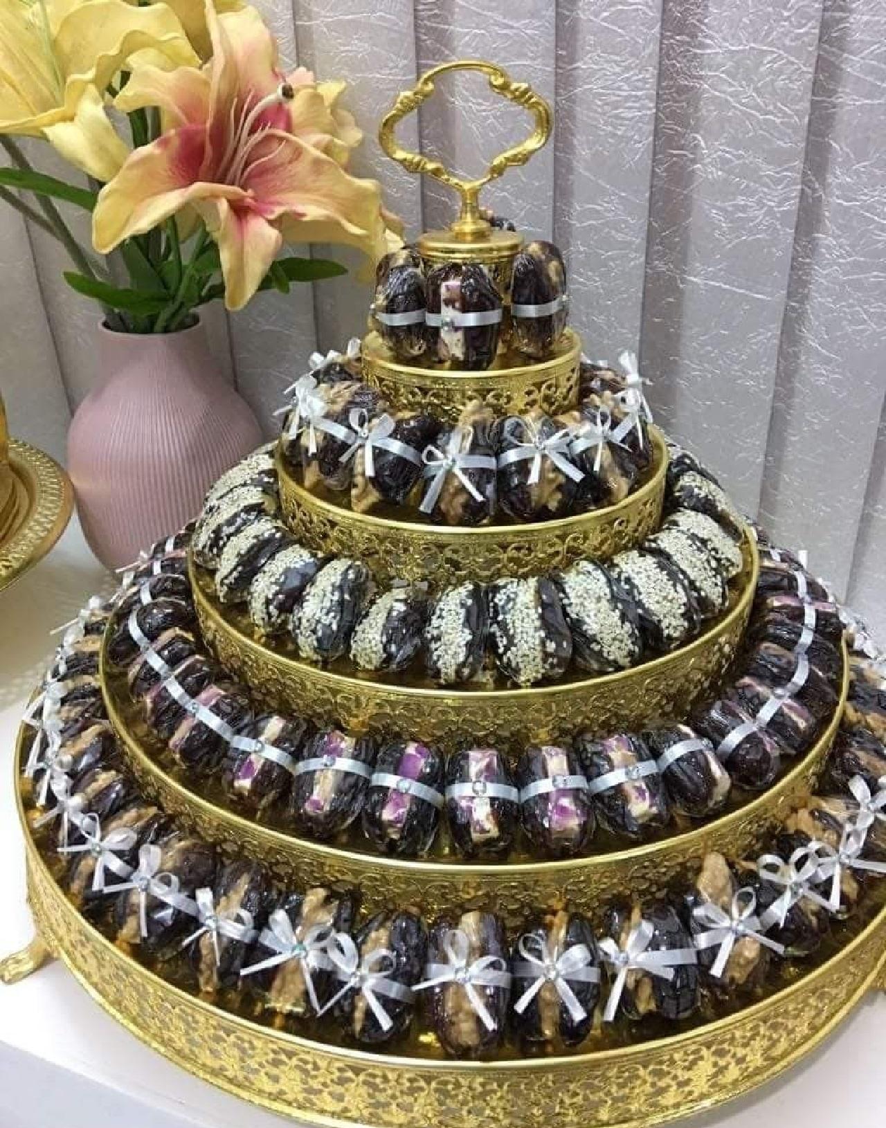 مدل تزیین خرما با مغزیجات 2