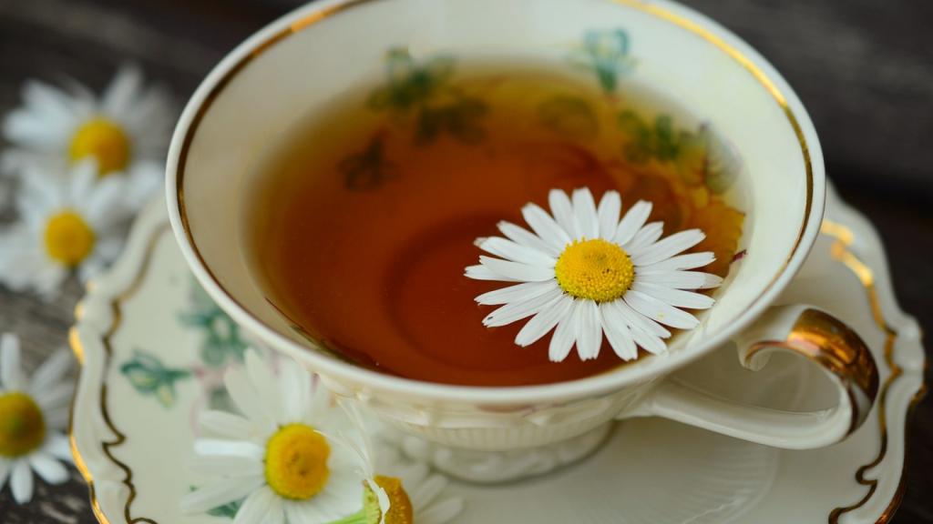 درمان درد قاعدگی با داروهای گیاهی:چای بابونه