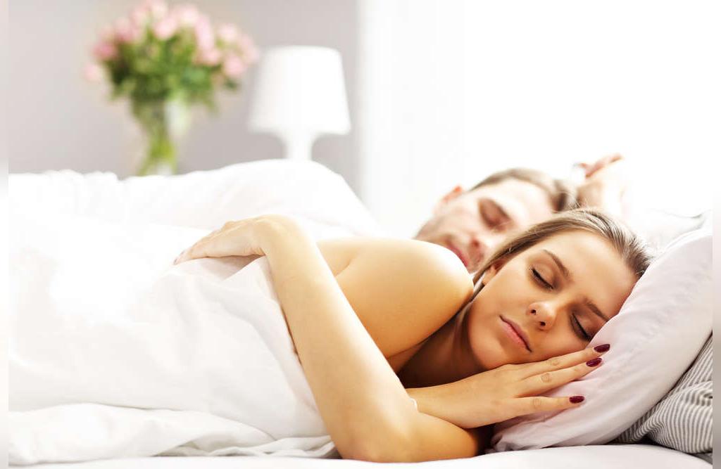 فواید طبیعی برهنه خوابیدن برای سلامتی