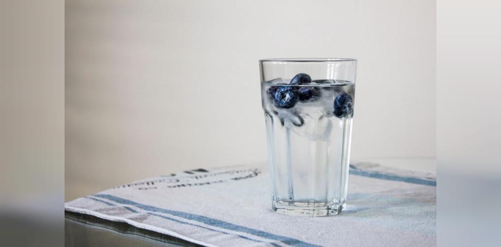 افزودن طعم مورد علاقه به آب از روش های ابتکاری نوشیدن آب 
