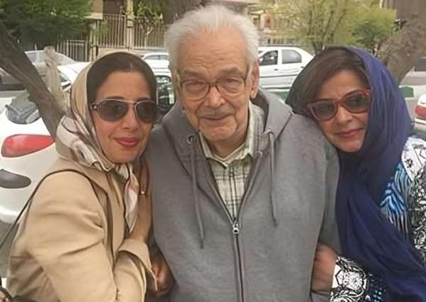 عکس سیما تیرانداز در کنار پدر و خواهرش