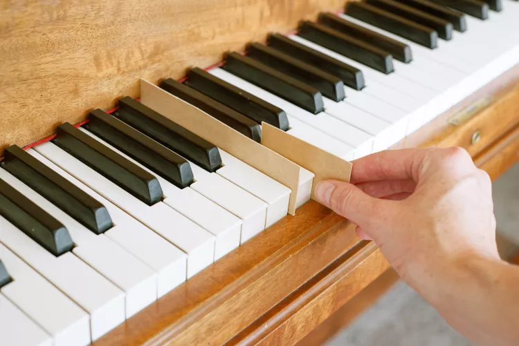 چگونه کلیدهای پیانو طبیعی عاج را تمیز کنیم2