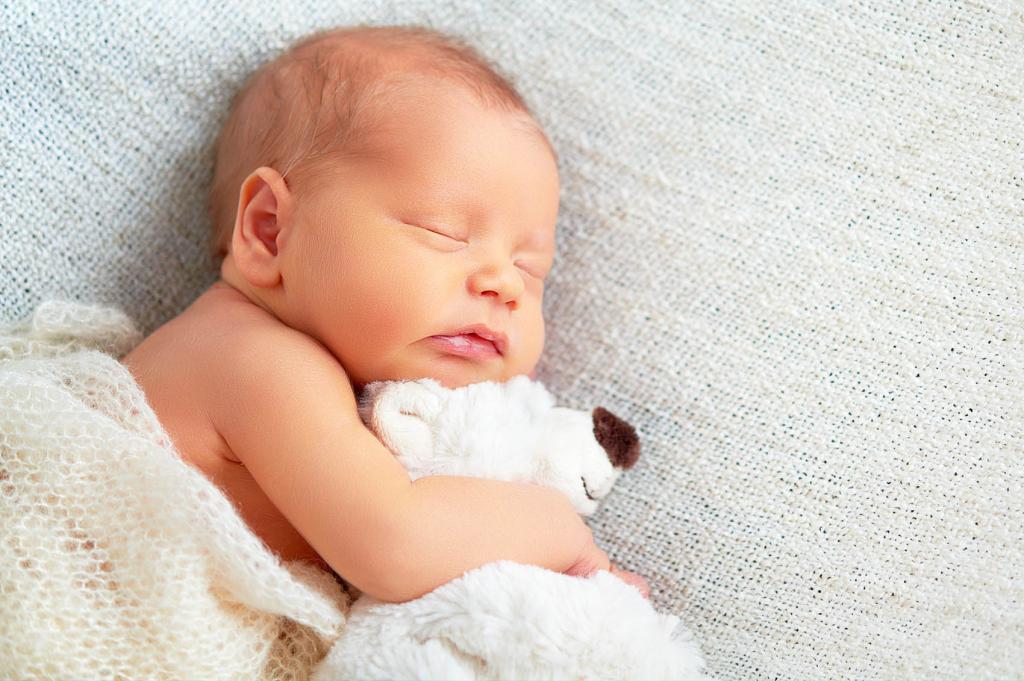 چه عواملی باعث بروز سکسکه در نوزادان می شوند؟