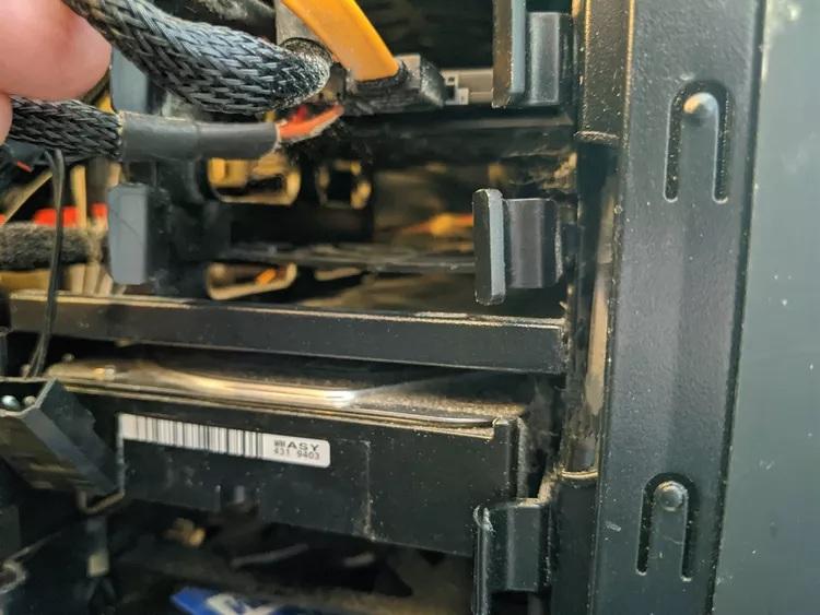 نحوه نصب یک SSD دوم در رایانه 1