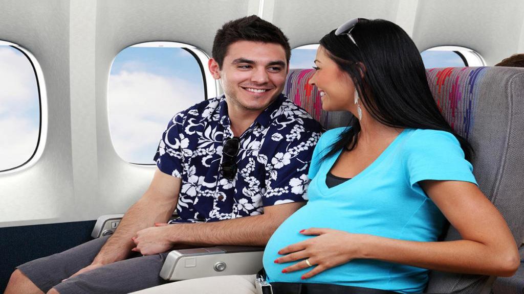 مسافرت هوایی در دوران بارداری و خطرهای پرواز برای خانم های باردار