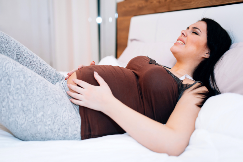 معده درد در اوایل بارداری نشانه چیست؟ 