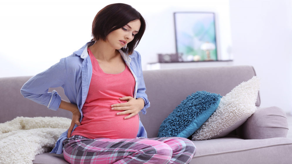 کمردرد در بارداری + علل بروز و روش های درمان