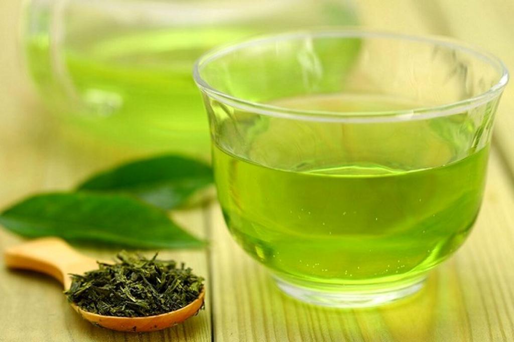 درمان خانگی برای لکه های خورشیدی با  چای سبز: