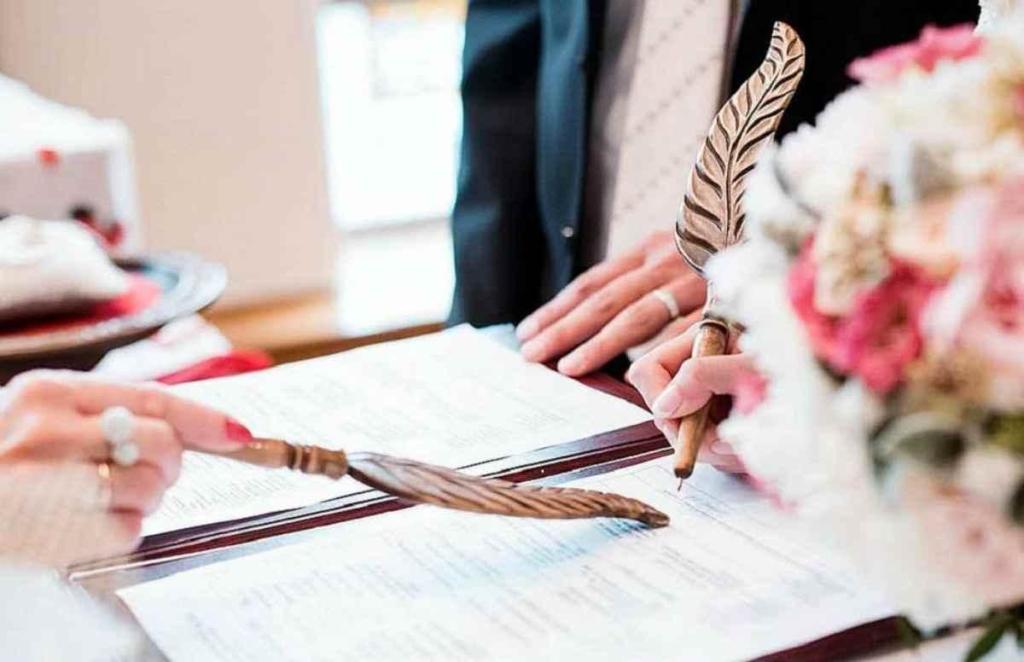 توصیه داشتن مراسم عقد محضری بی نقص و ایده آل:کنار گذاشتن مدارک لازم
