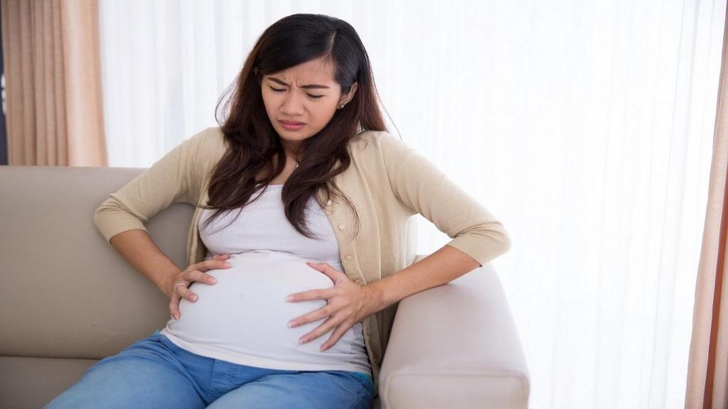 علت سفت شدن شکم در بارداری و درمان سفتی شکم