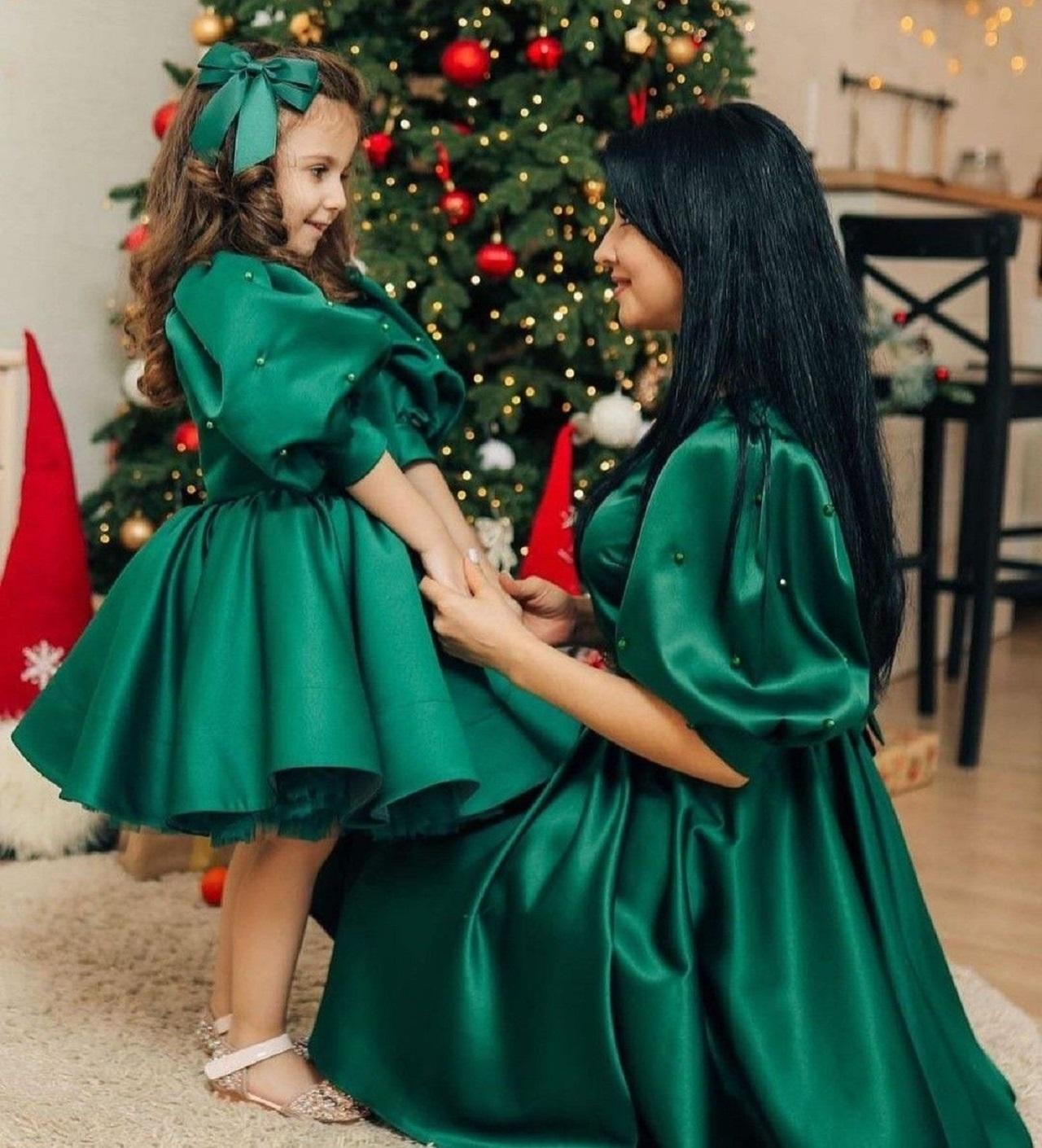 مدل لباس یلدایی ست مادر دختری مجلسی ساتن سبز