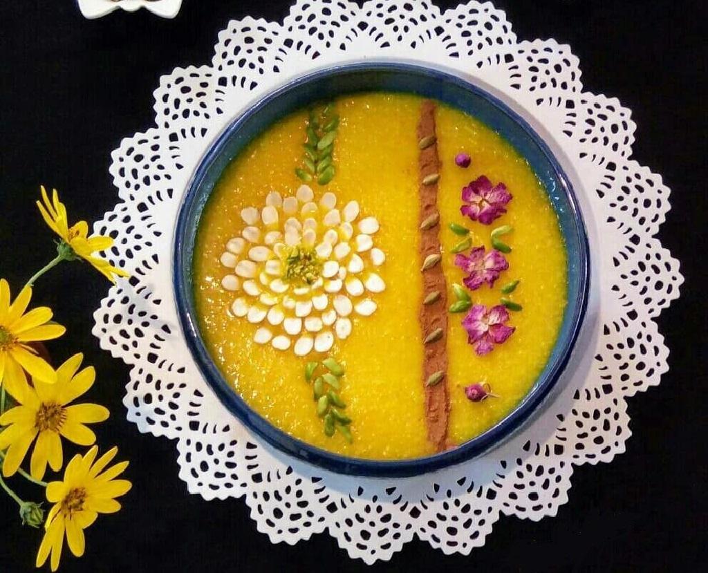 مدل تزیین شله زرد با خلال بادام و پسته 8