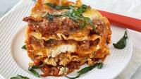 طرز تهیه لازانیا خانگی خوشمزه با سوسیس و سس مارینارا در آرام پز