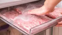 علت سبز شدن گوشت چرخ‌ کرده با پیاز + روش نگهداری در یخچال و فریزر
