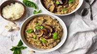 طرز تهیه ژولین قارچ دکمه ای و مرغ خوشمزه تک نفره با سس خانگی