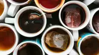 چه دمنوشی برای یائسگی خوبه؛ 14 چای مفید برای کاهش علائم یائسگی