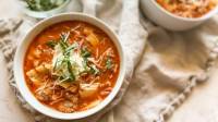 طرز تهیه سوپ لازانیا خوشمزه با سوسیس، سبزیجات و پنیر سبک ایتالیایی