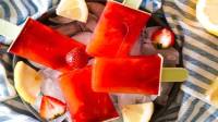 طرز تهیه بستنی یخی لیموناد توت‌ فرنگی خوشمزه و خاص با زغال فعال