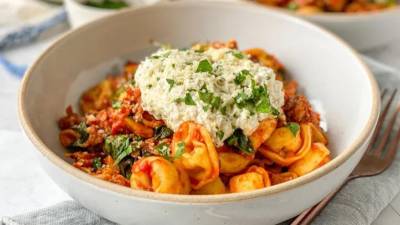 طرز تهیه لازانیا تابه‌ای خوشمزه و فوری با پاستا تورتلینی ایتالیایی