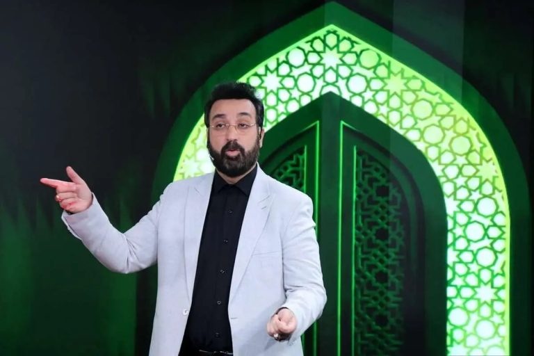 عکس فرزاد جمشیدی در برنامه تلویزیونی