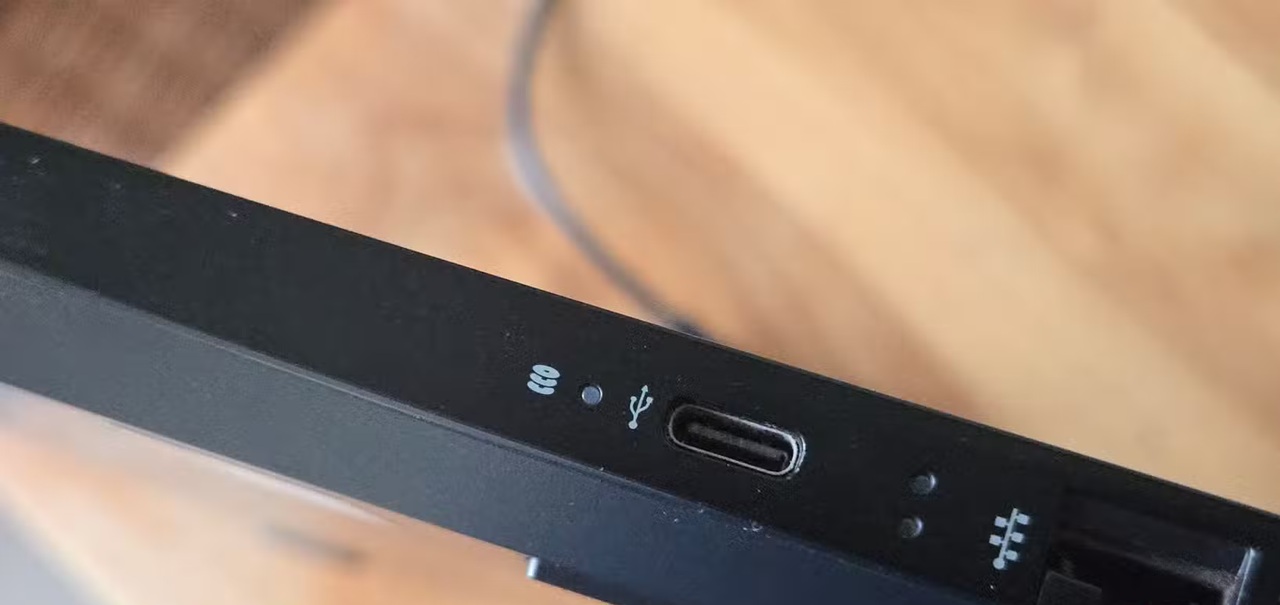 معنای آیکون کنار USB-C 6
