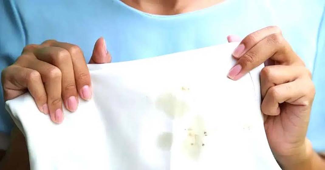 از بین بردن لکه چربی کهنه از روی لباس با جوش شیرین