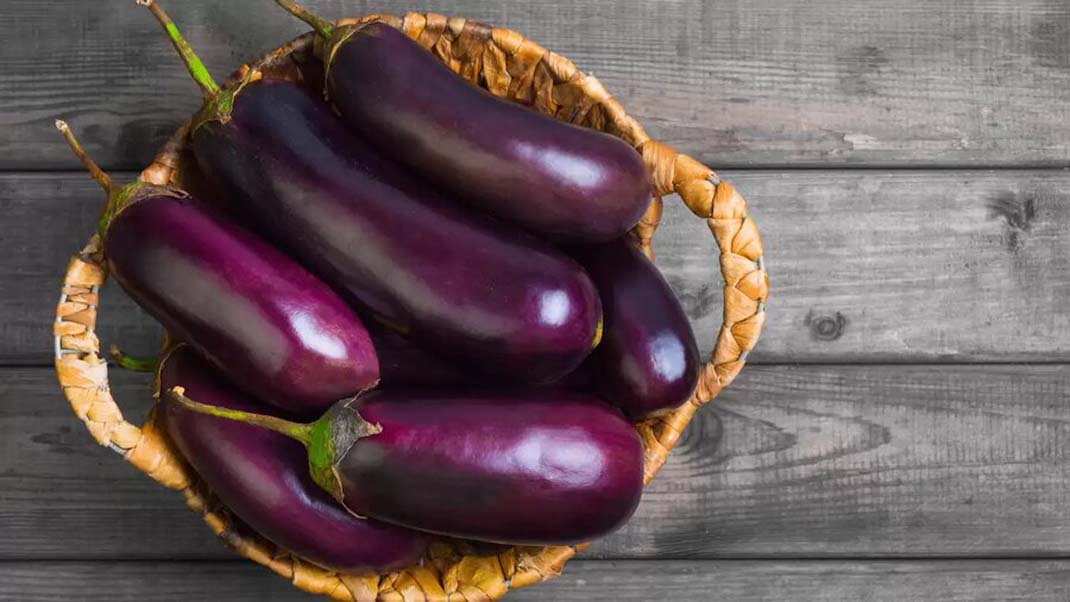 چگونه با بادمجان رنگ درست کنیم؟