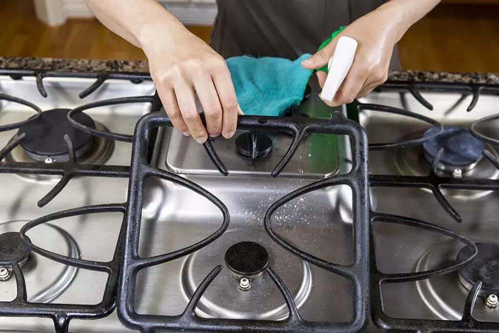 چرا چدن اجاق گاز چرب و سیاه میشود؟