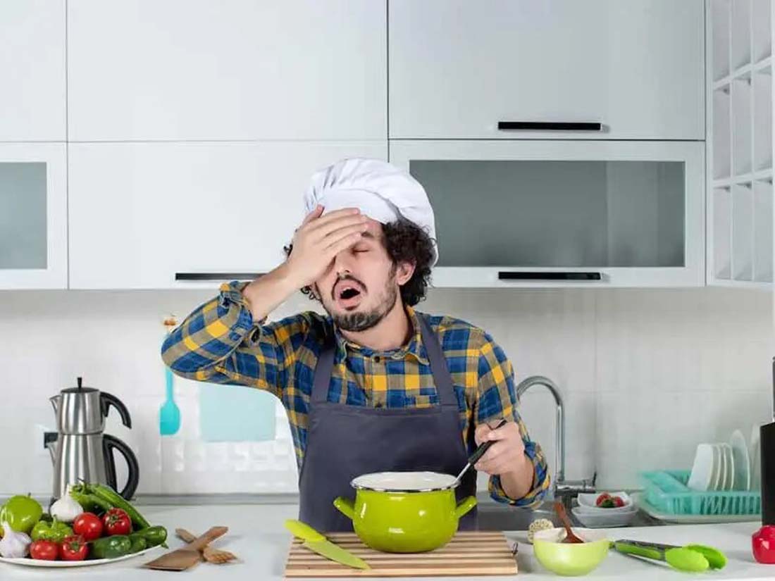 چگونه بوی سوختگی غذا را سریع از خانه خارج کنیم؟