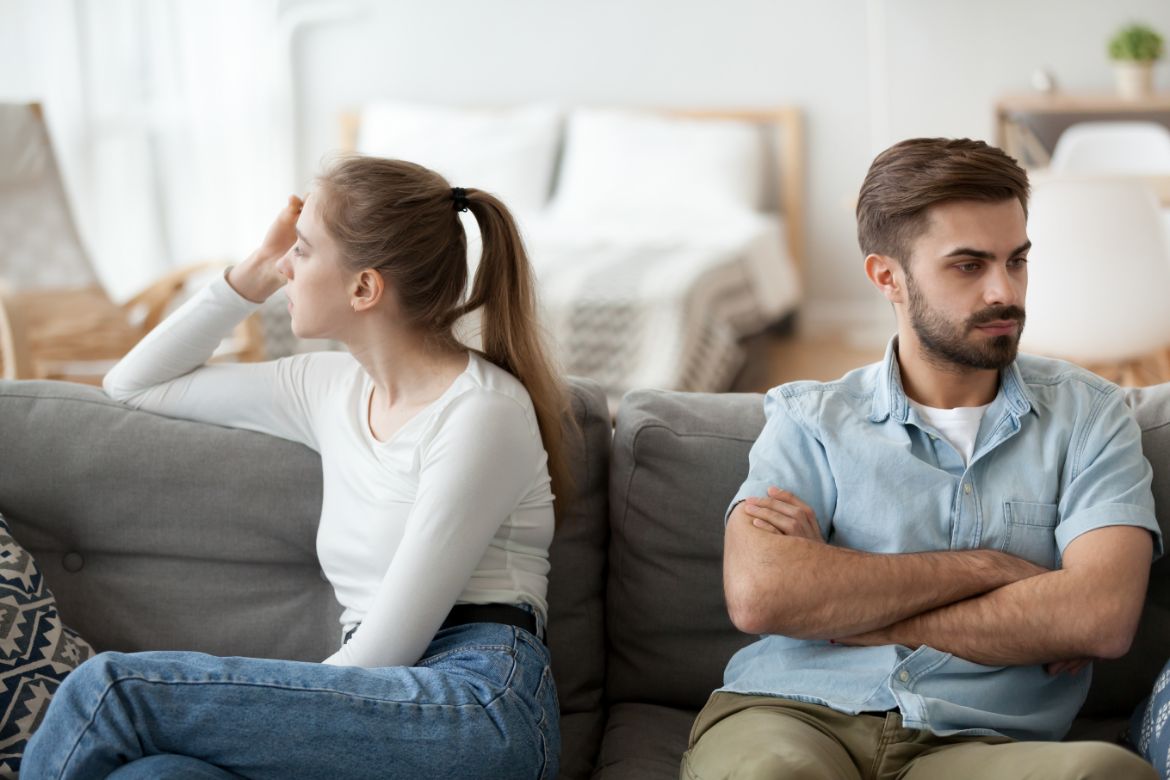 علت فاصله گرفتن شوهرم از من چیست؟